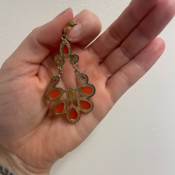 Beautiful floral like earrings - Picture 3 of 3